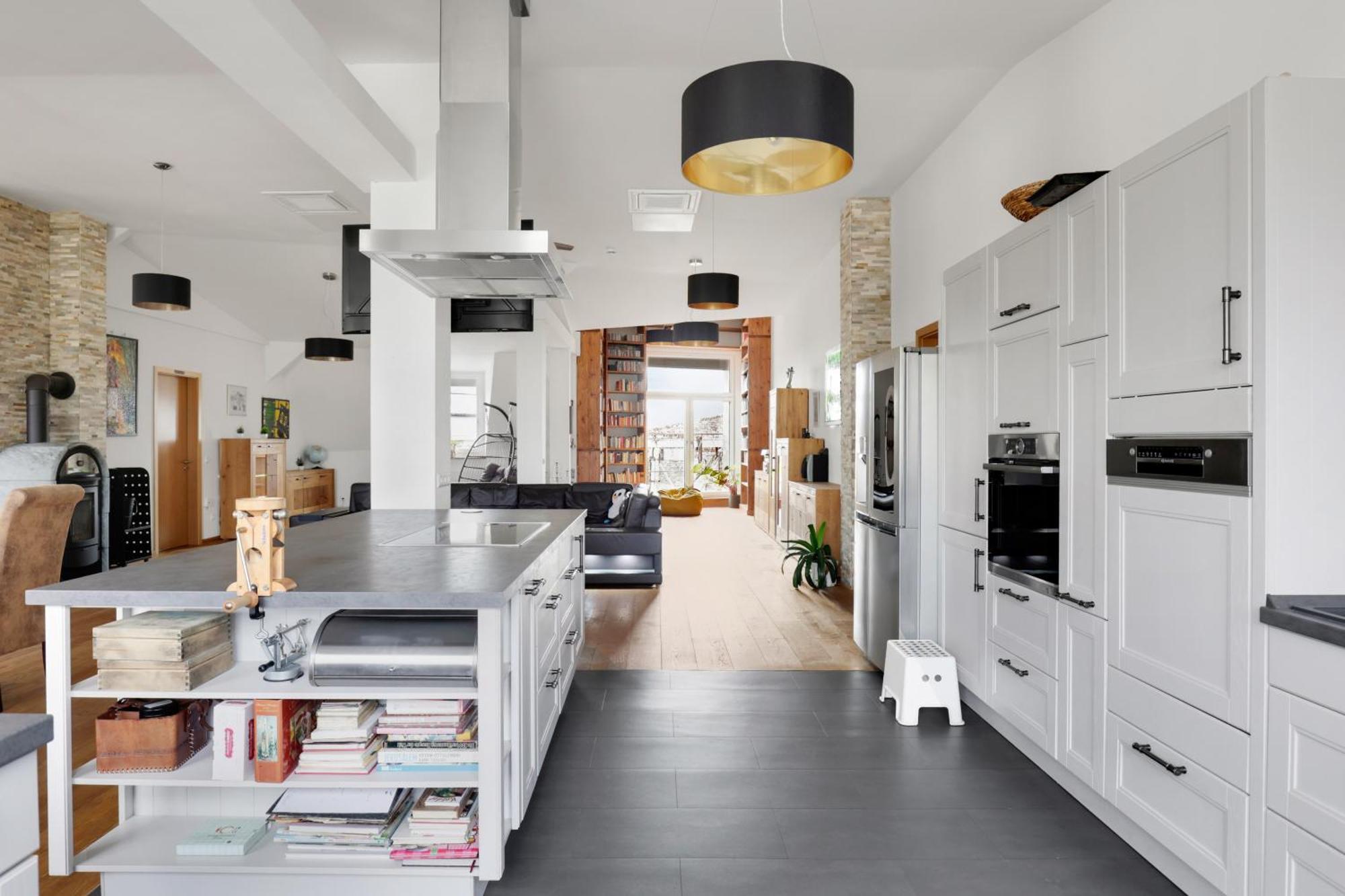 Loft Apartment *